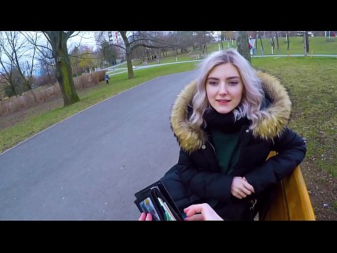 ❤️ Prehltne cudzincovo horúce semeno za peniaze - fajčenie v parku Eva Elfie Sex video na nás sk.novoporn.ru ❤